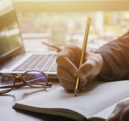 Academic Ghostwriting With WritGuru: A Smart Solution for Busy Students